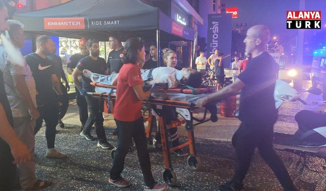 Otomobil takla attı, motoru yola fırladı: 2 yaralı
