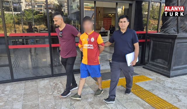 Kadın turisti bıçakla yaralama ve cinsel istismar iddiasıyla 17 yaşındaki çocuk tutuklandı