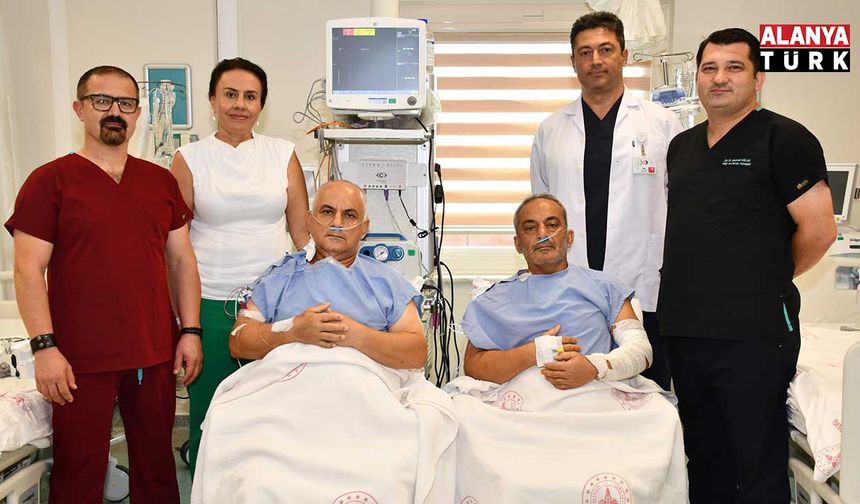 Alanya'da kardeşler aynı gün bypass ameliyatı oldu