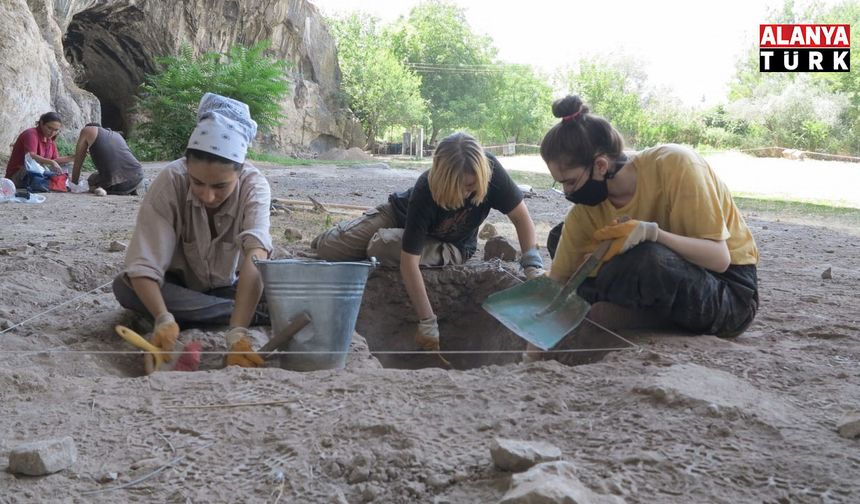 Akdeniz Üniversitesi’nden bilim dünyasına ışık
