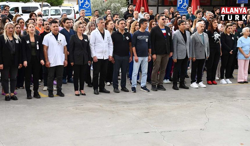 Alanya’da sağlıkçılar Atatürk'ü 87. yıl dönümünde unutmadı