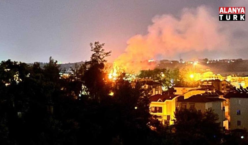 Yıldırım düştü konteyner küle döndü