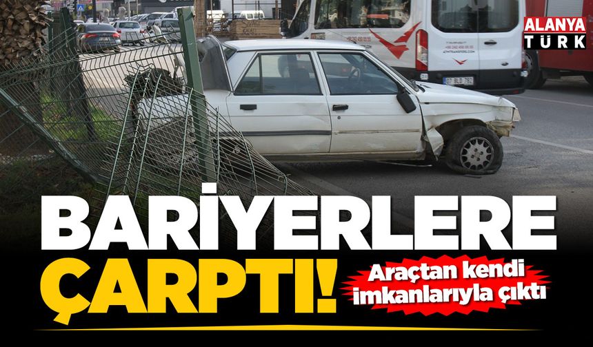 Yoldan çıkan otomobil bariyerlere çarptı