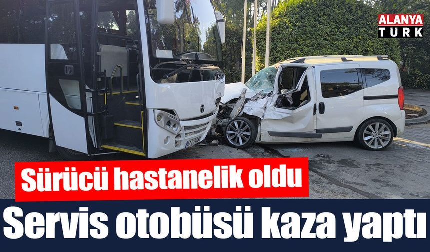 Servis otobüsü ile hafif ticari araç çarpıştı