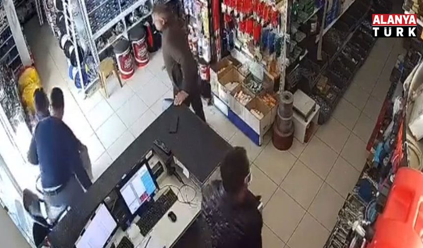 Antalya'da depremi fark edince sokağa fırladılar