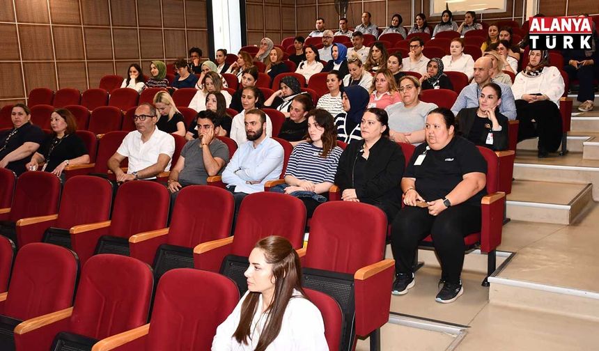 Sağlık çalışanlarına kişilerarası iletişim eğitimi verildi