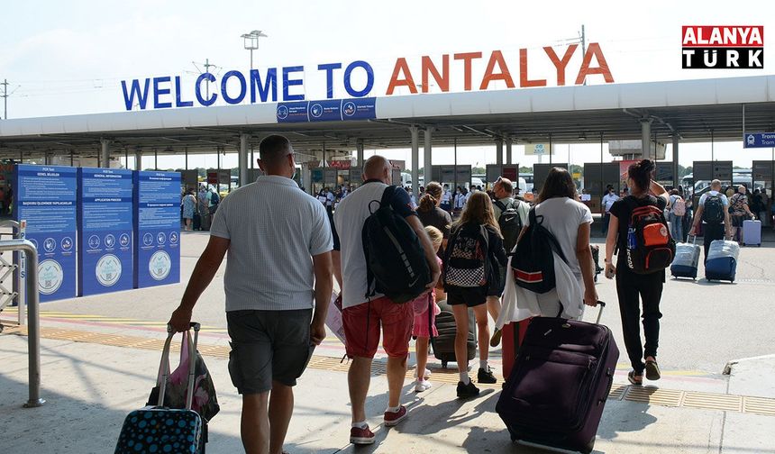 Antalya'da erken rezervasyonlarda iptallere rağmen akış devam ediyor talep umudu sürüyor