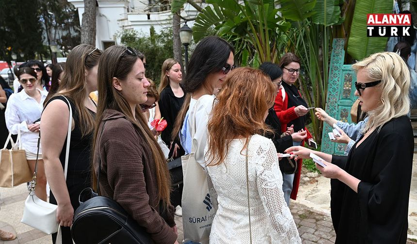 Ukrayna’dan gelen 100 seyahat acentesi yetkilisi Kemer turizmi hakkında bilgi aldı