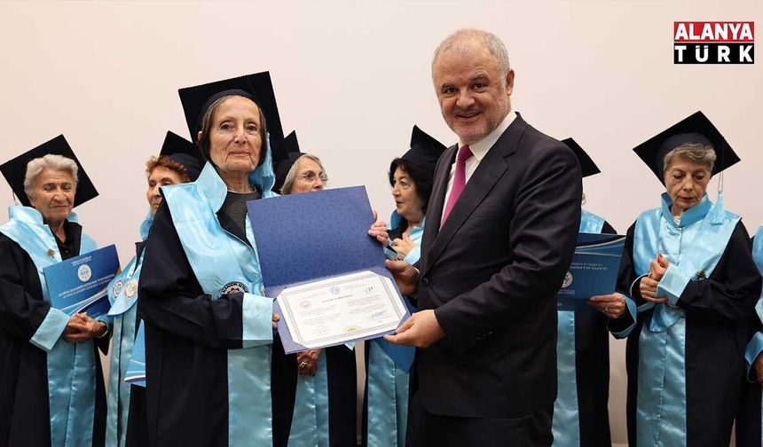 ALKÜ 60+ Tazelenme Üniversitesi'nde ilk mezuniyet heyecanı