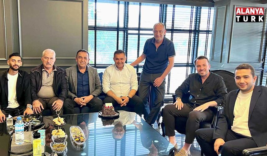 Adem Murat Yücel’e doğum günü sürprizi