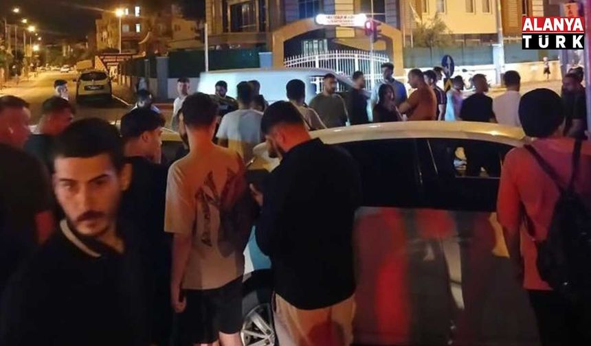 Otomobiller kavşakta çarpıştı: 2 yaralı