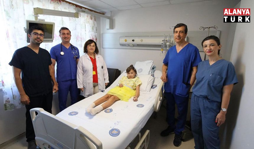 8 yaşındaki Kırgızistanlı Akhmarcan'ın kardeşini kaybettiği hastalığı AÜ'de tedavi edildi
