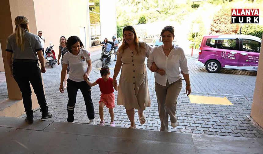 Kemer'de anne adaylarının yol arkadaşı: Anne Taksi