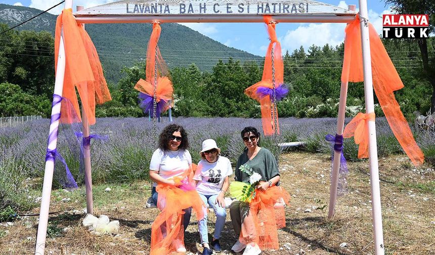 Kemer'de "Mor turizm" başlıyor