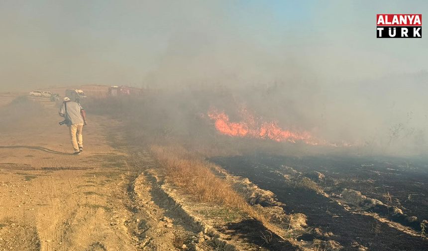 Serik'te anız yangını saman balyalarına sıçradı