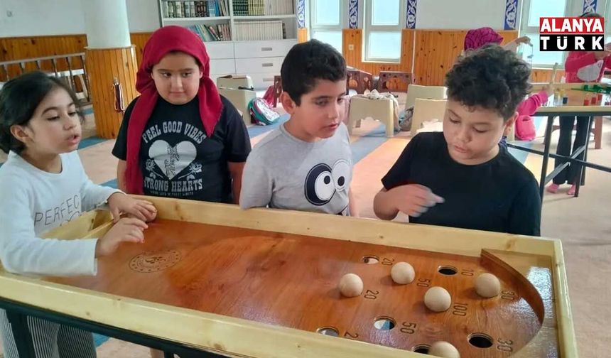 Ali İmam Camii’nde neşeli etkinlik
