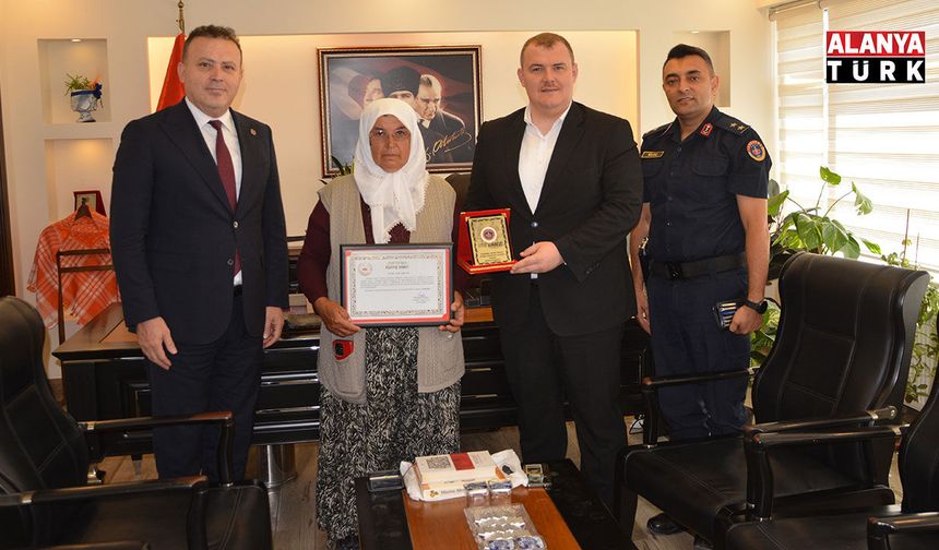 Tarlasını Jandarma Asayiş Vakfı'na bağışladı