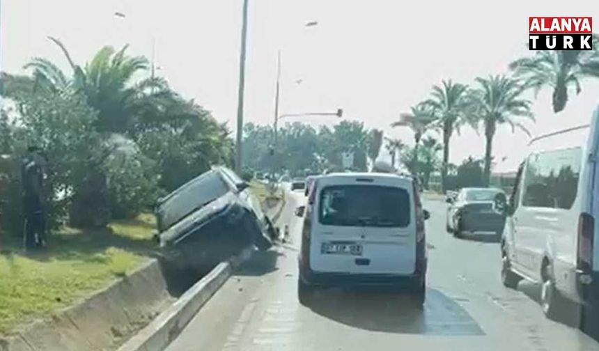 Alanya'da hafif ticari araç kanala düştü: 3 yaralı