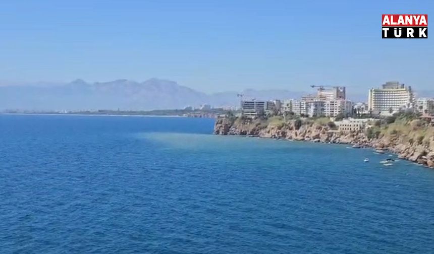 Antalya'da falezlerde deniz rengi değişti, sebebi içme suyu hattındaki arıza çıktı