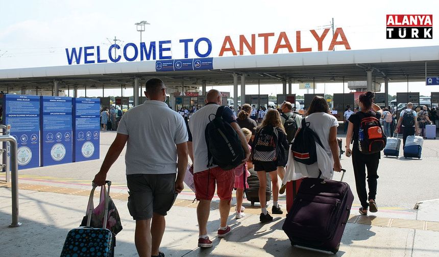 Antalya'ya 8 ayda 11 milyonun üzerinde turist geldi