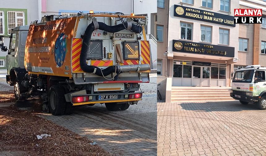 Kemer'de okul bahçelerinde yeni eğitim yılı öncesi temizlik çalışması