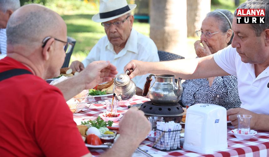 Mavi Ev, Alzheimer hastaları ve yakınlarına moral oluyor
