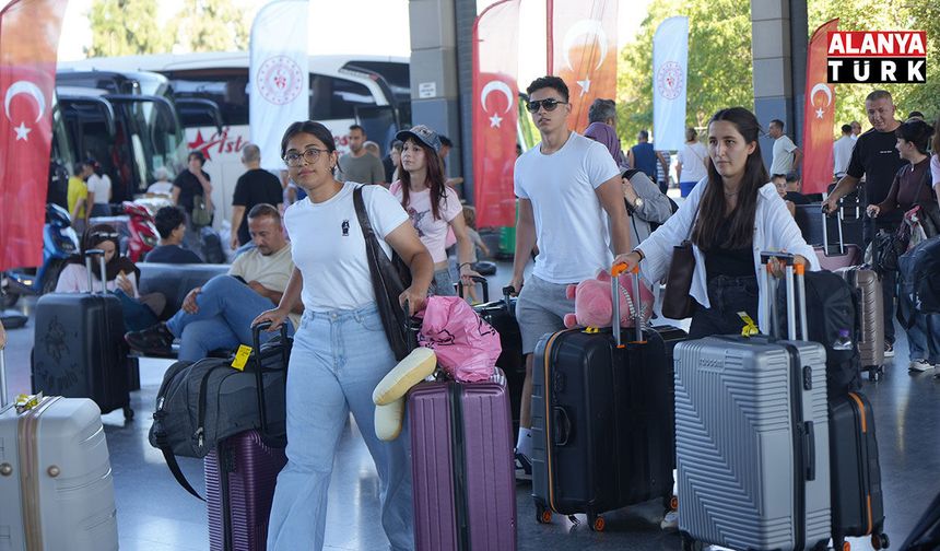 Üniversite için Antalya'ya geldiler, yurtlarına kadar eşlik edildi